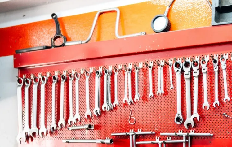 Jak dopasować meble warsztatowe do rodzaju wykonywanych prac?