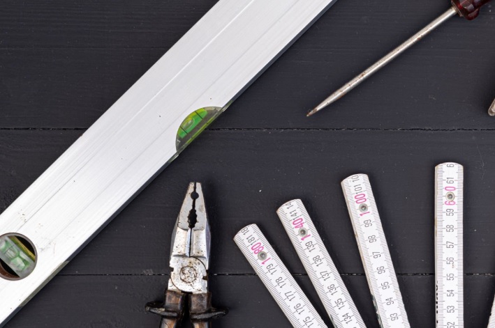 Jak dobrać meble warsztatowe do potrzeb majsterkowicza i hobbysty?