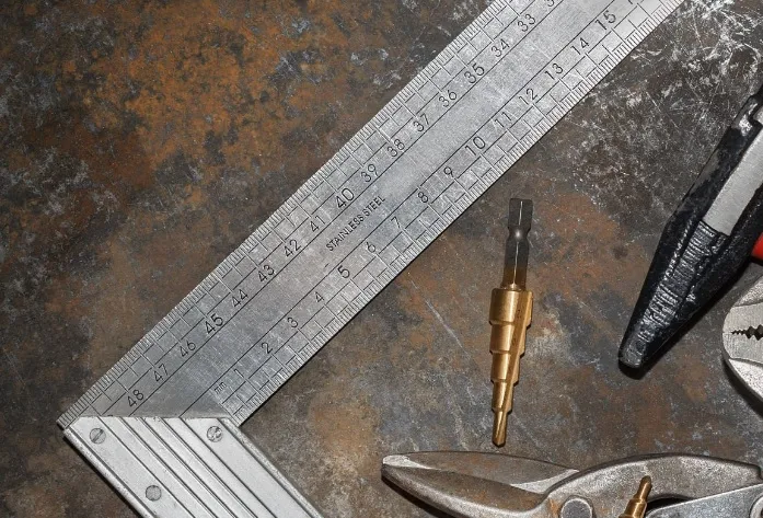 Jakie akcesoria pozwalają spersonalizować meble warsztatowe pod konkretne zadania